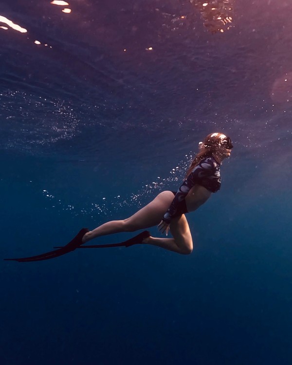 Подводная фотосессия в морских объятиях – индивидуальная экскурсия