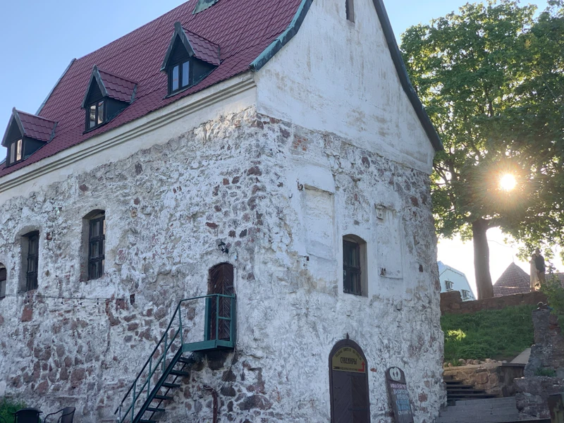 Путешествие по Выборгу на автомобиле с панорамной крышей – индивидуальная экскурсия