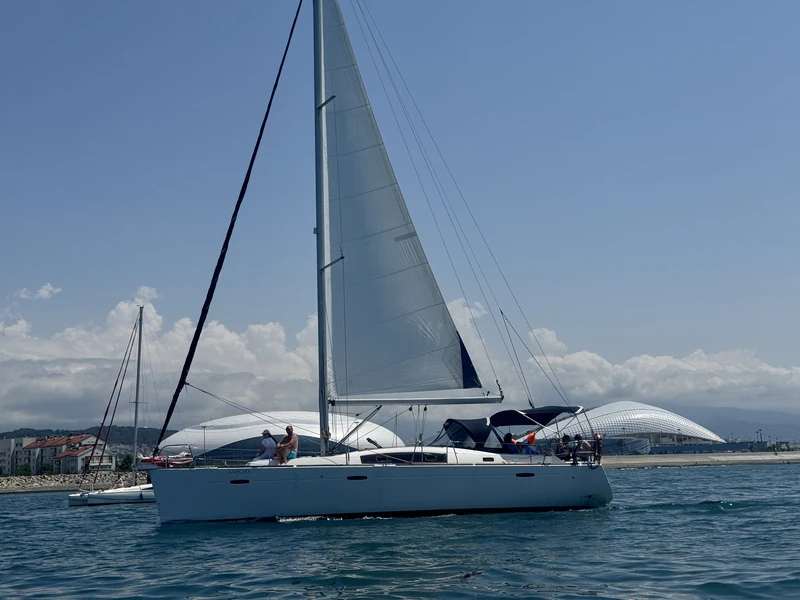 Индивидуальная VIP-прогулка на яхте в Адлере