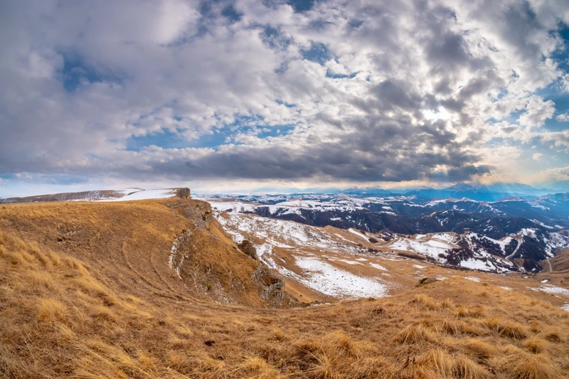 Своей компанией в Домбай: тур на джипах по главным местам и обучение катанию с инструктором – авторский тур