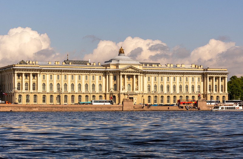 Прогулка на открытом катере — от центра Петербурга до новых кварталов у воды – индивидуальная экскурсия