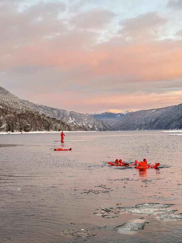 Из Горно-Алтайска — на айс-флоатинг в Телецком озере – индивидуальная экскурсия