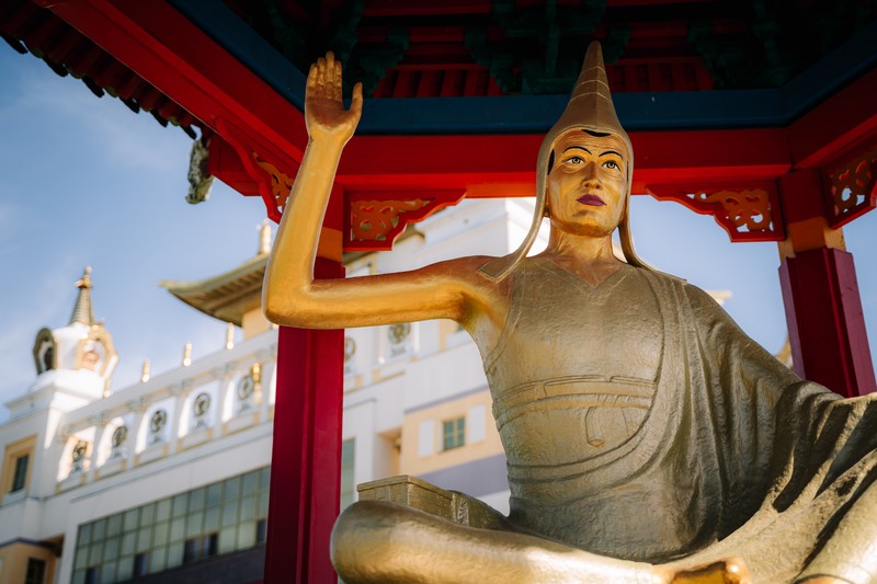 Золотая обитель Будды Шакьямуни — крупнейший буддийский храм в Европе (на вашем авто) – индивидуальная экскурсия