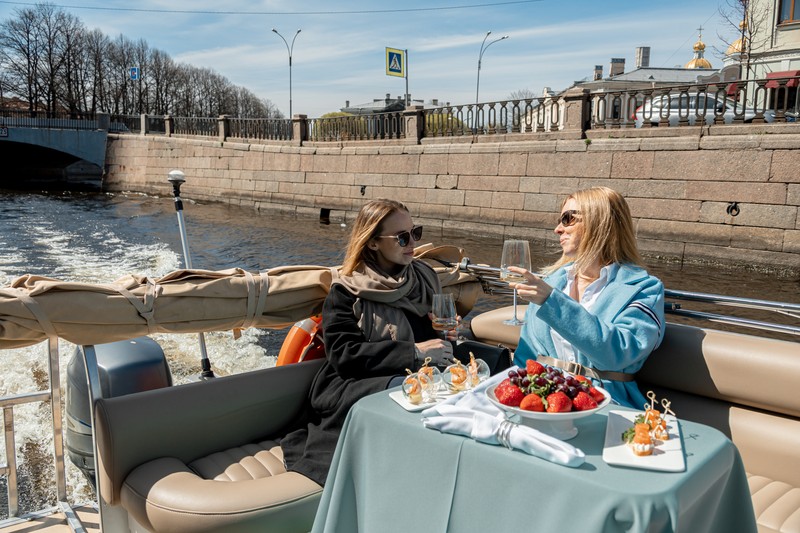 Утро в Петербурге: индивидуальная прогулка на катере