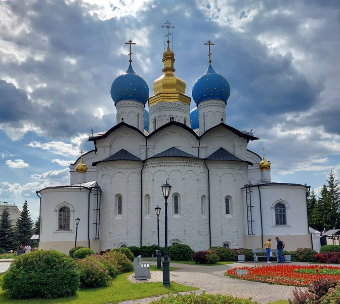 Пройти между крестом и полумесяцем: экскурсия по Казанскому кремлю