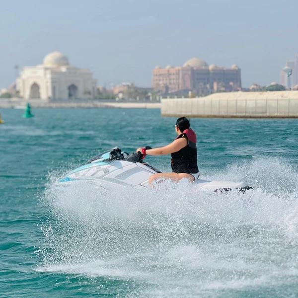Катание на гидроцикле в Абу-Даби – индивидуальная экскурсия