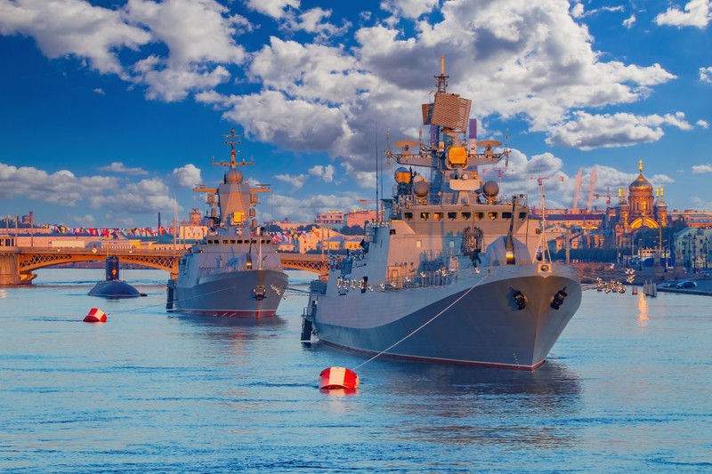 День ВМФ на берегах Невы: парад в Петербурге, крепость Орешек и Кронштадт – авторский тур