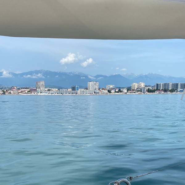 Морская рыбалка с капитаном Марией в Адлере – групповая экскурсия