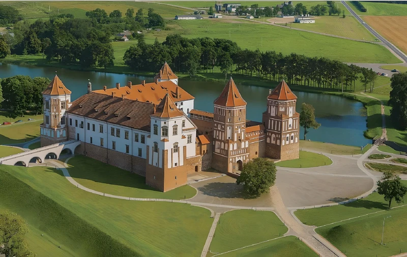 Трансфер из Минска в Мирский и Несвижский замки (туда-обратно) – индивидуальная экскурсия