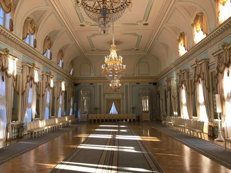 Из Петербурга — в Большой Стрельнинский дворец (билеты включены) – групповая экскурсия