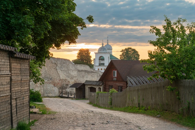 Железный город и Словенские ключи: прогулка по Изборску – индивидуальная экскурсия