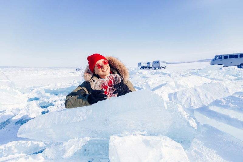 «Всё включено» на льду Байкала: тур без забот с этношоу, катанием на коньках и сибирской баней – авторский тур