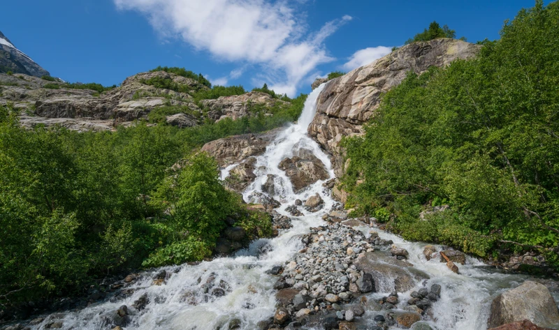 На джипах к водопадам Домбая и Архыза: индивидуальный тур с лёгкими треккингами – авторский тур