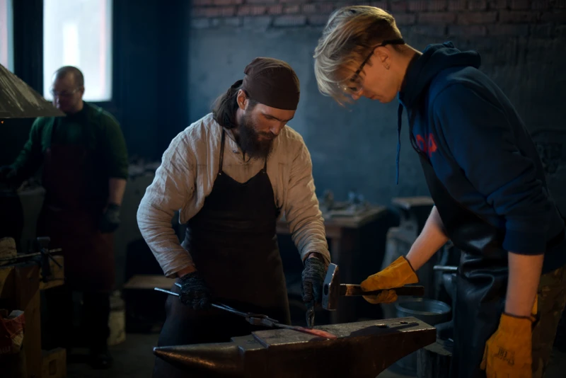 Экскурсия в ярославскую кузницу и мастер-класс 10+ (расширенная программа)