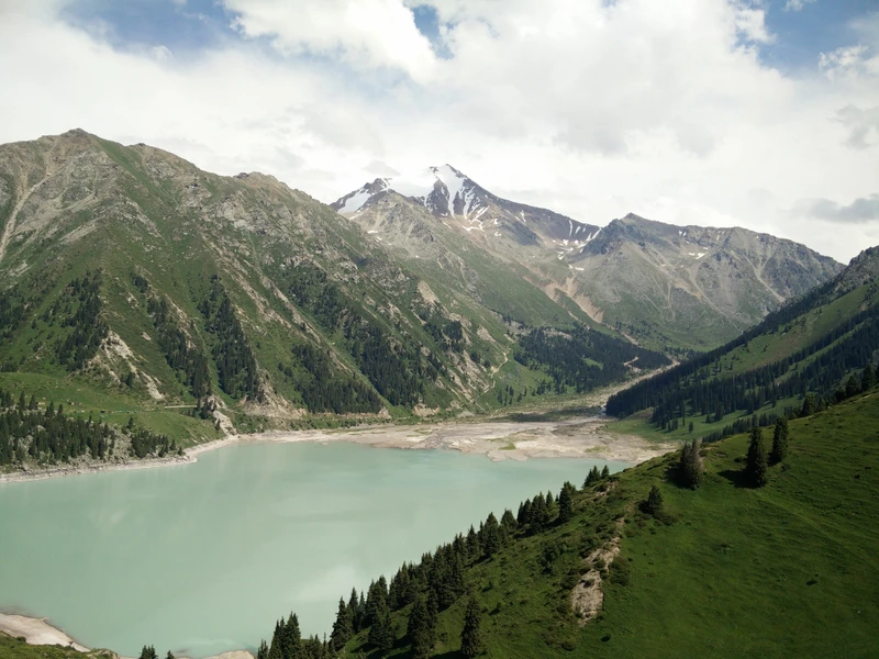 Большое Алматинское озеро, водопад Аюсай, горячие источники — из Алматы – индивидуальная экскурсия
