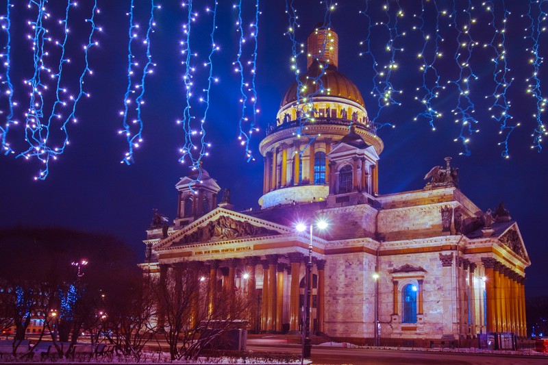 Новогодняя прогулка по Петербургу – индивидуальная экскурсия