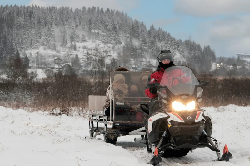 На санях за снегоходом — в Сортавале – групповая экскурсия