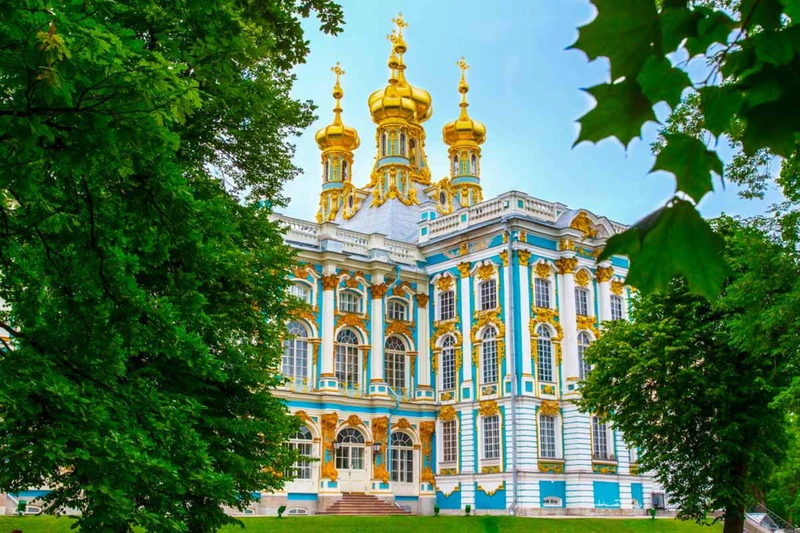 Из Петербурга — в Екатерининский и Александровский дворцы – групповая экскурсия