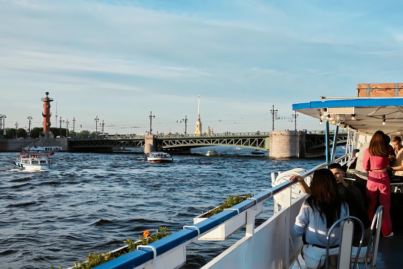 По Неве и Финскому заливу на двухпалубном теплоходе – групповая экскурсия