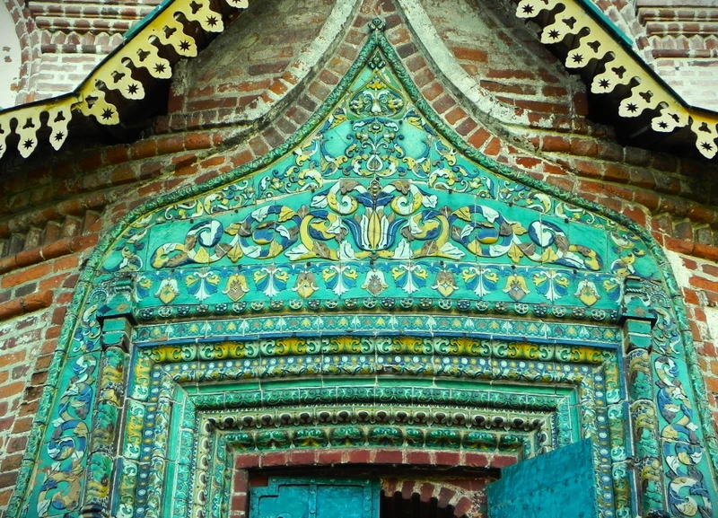 Узорочье ярославских слобод: экскурсия с мастер-классом по росписи изразца