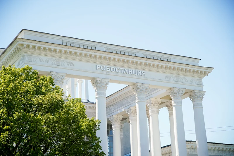 Экскурсия на выставку роботов «Робостанция»