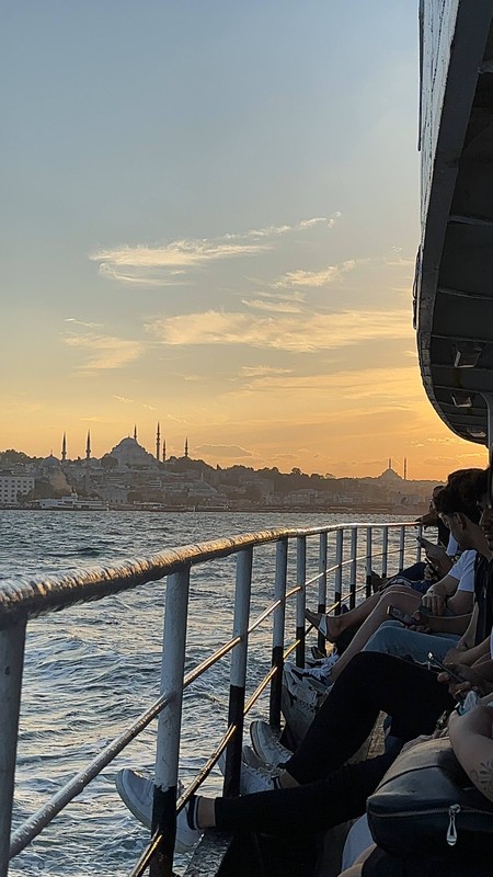 Прогулка с аудиогидом по району Кадыкёй: кофе, базар и чайный сад – индивидуальная экскурсия