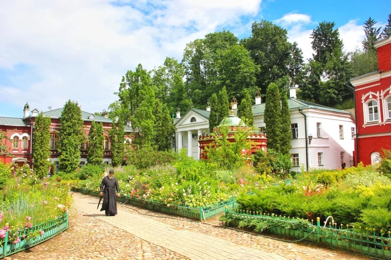 Из Петербурга — в Псков, Изборск и Печоры – групповая экскурсия