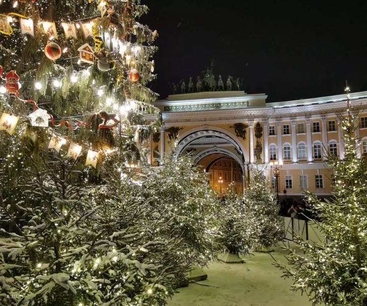 По новогоднему Петербургу — в небольшой группе – групповая экскурсия