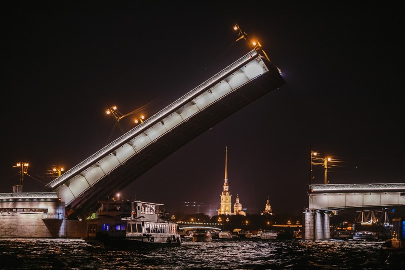 Прогулка на теплоходе на развод мостов – входной билет