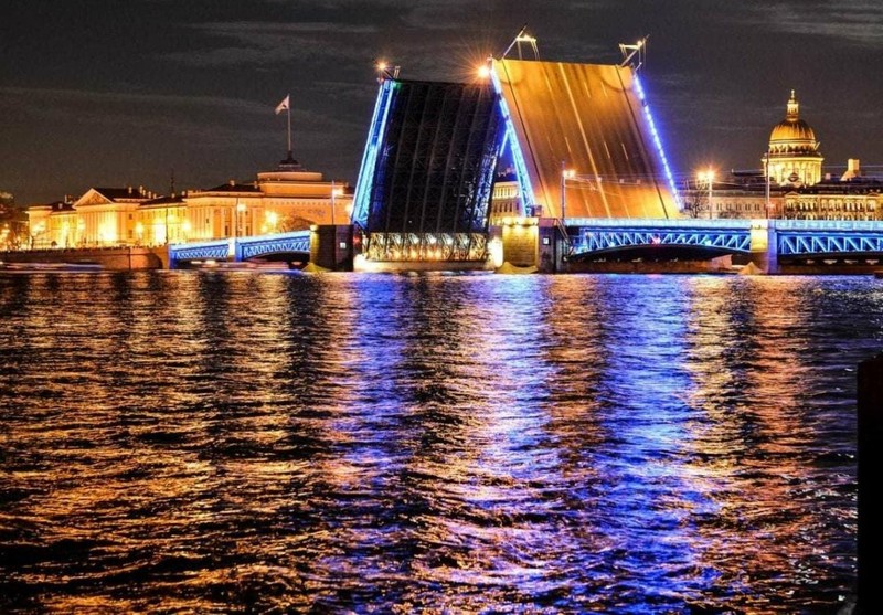 Водная прогулка с аудиогидом на развод мостов – групповая экскурсия