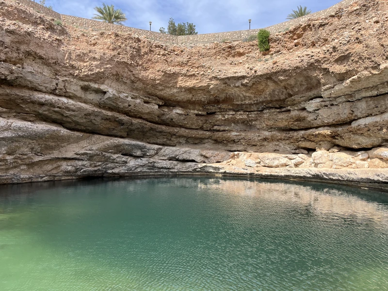 Из Маската — в ущелье Вади-Шаб и воронку Бимма – групповая экскурсия