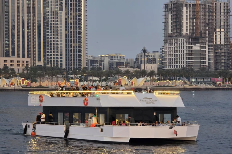 Круиз по Дубайскому каналу с шоу-программой и ужином (всё включено) – групповая экскурсия