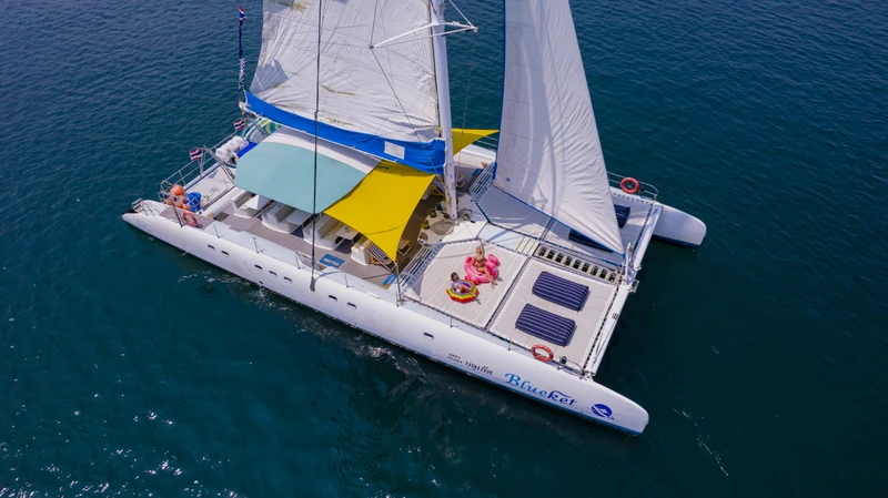 На катамаране по островам Пхукета (тайский буфет включён) – групповая экскурсия