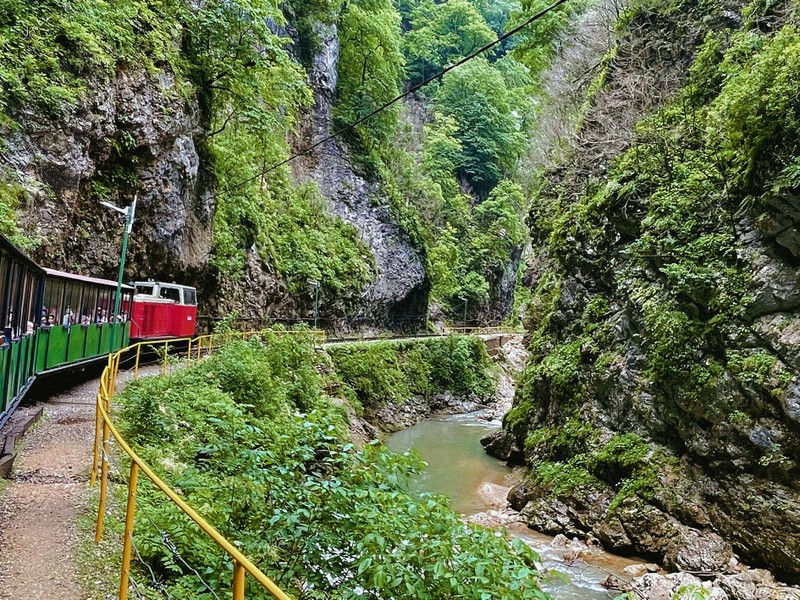 Гуамское ущелье и Монахова пещера: поездка из Краснодара – индивидуальная экскурсия