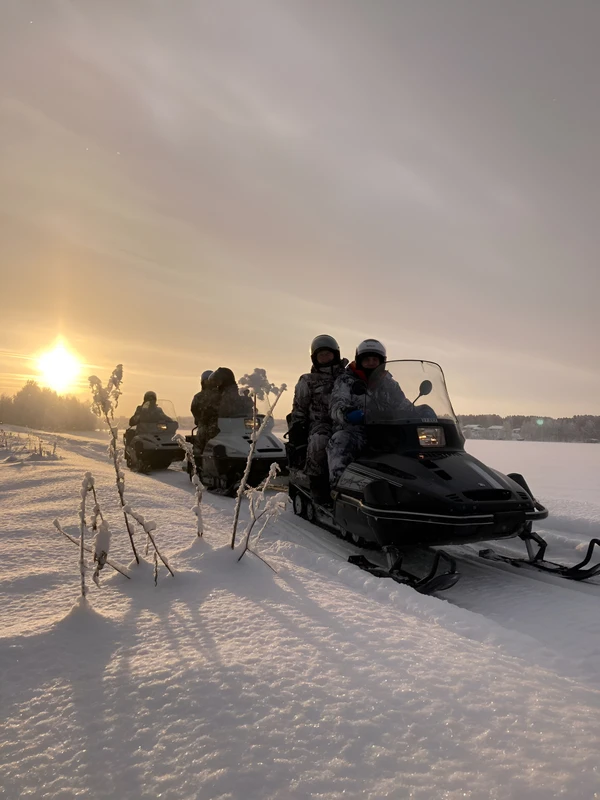 Двухчасовое сафари на снегоходах в Карелии – индивидуальная экскурсия