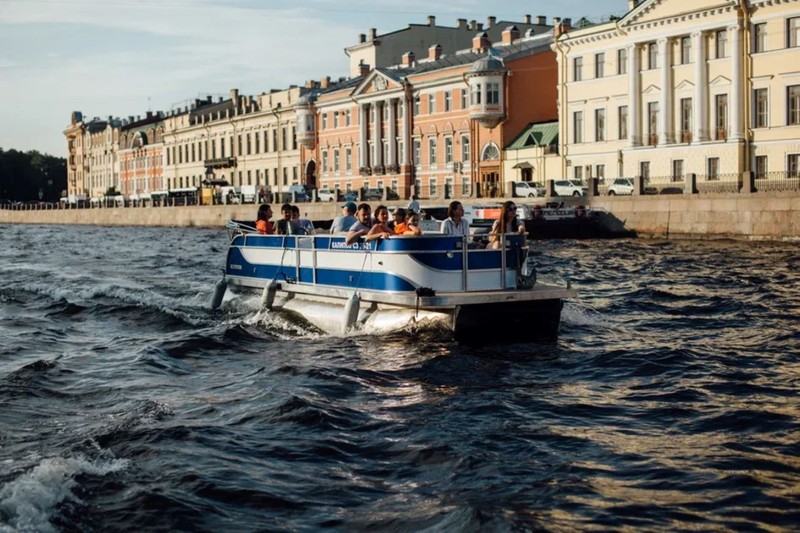 Петровский Петербург — на катере – групповая экскурсия