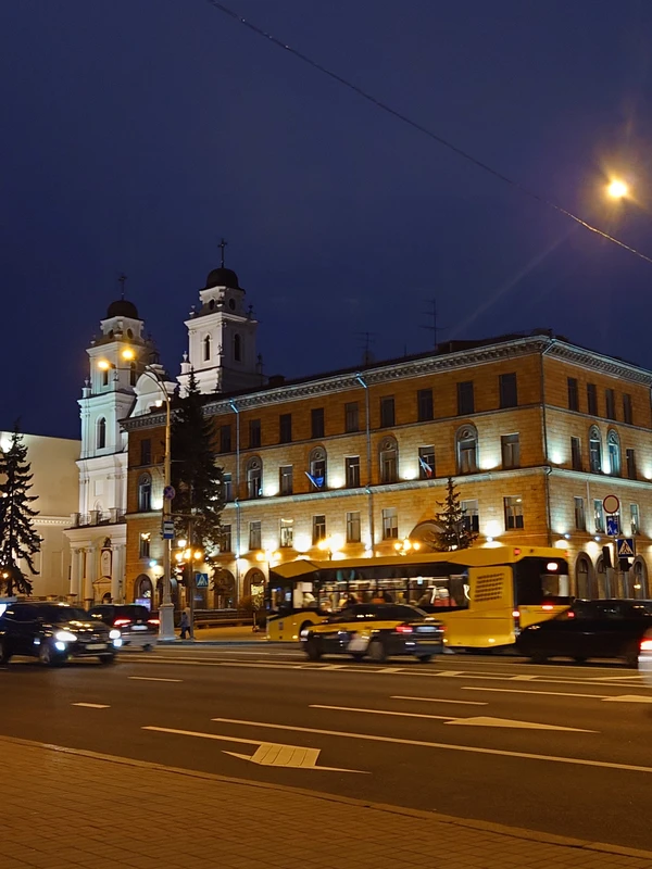 Проспект, набережная и переулки вечернего Минска – групповая экскурсия