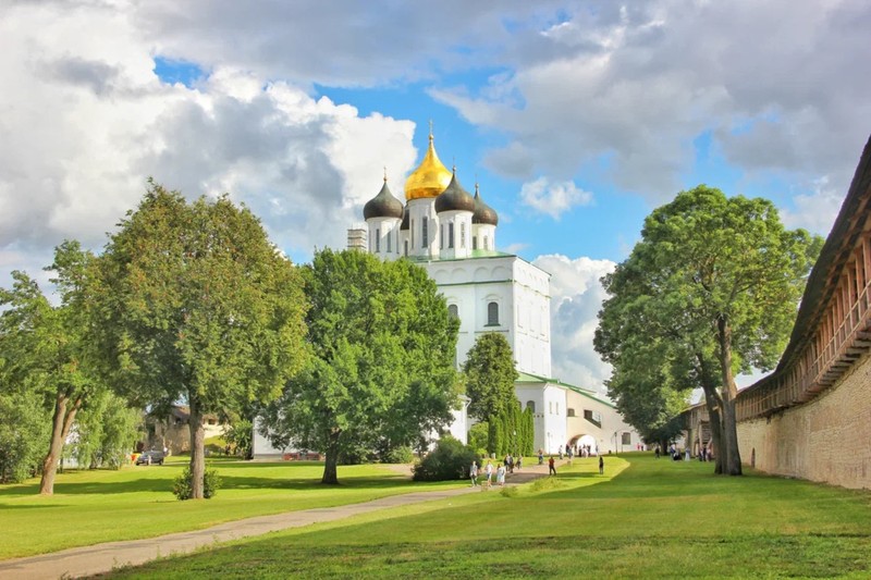 Из Петербурга — в Псков, Изборск и Печоры – групповая экскурсия