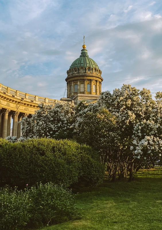 Аудиоэкскурсия без гида по Казанскому собору: тайны храма-победителя и посмертной коронации
