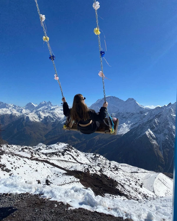 Из МинВод через Баксанское ущелье, озеро Гижгит, Адыр-Су и Поляна нарзанов — на Эльбрус – групповая экскурсия