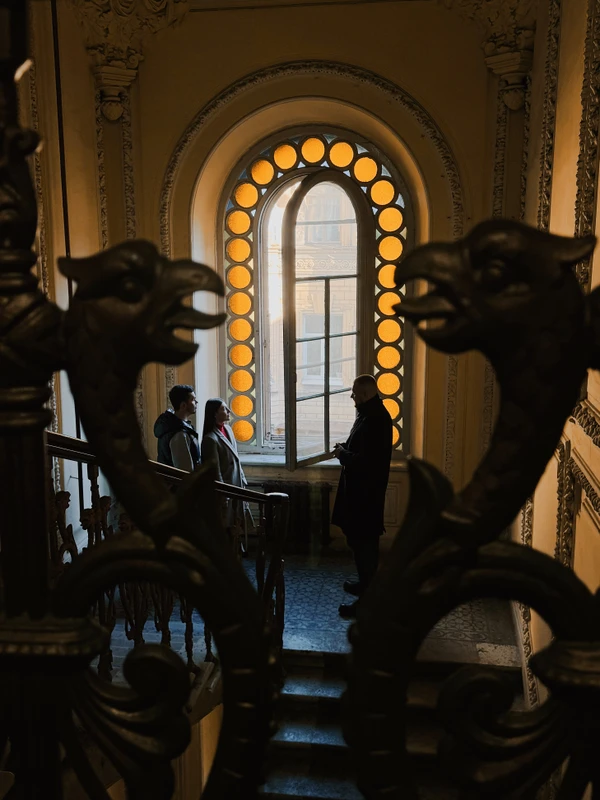 От парадных до стрит-арта: по знаковым местам Петербурга на авто премиум-класса – индивидуальная экскурсия