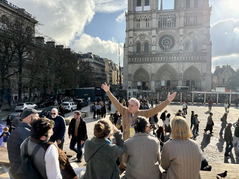 Парижское утро: Нотр-Дам, Лувр и остров Сите – групповая экскурсия