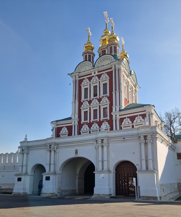 Светская экскурсия в прошлое и настоящее Новодевичьего монастыря