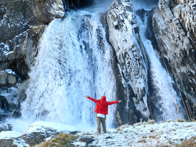 Фотопутешествие к водопаду Чирхалю из Махачкалы + аутентичное село-призрак – групповая экскурсия