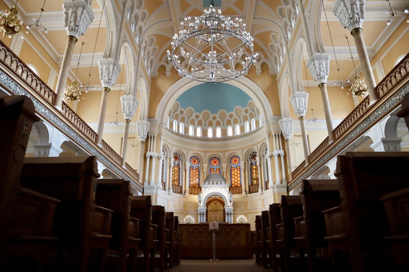 Экскурсия по петербургской синагоге с мастер-классом по скетчингу