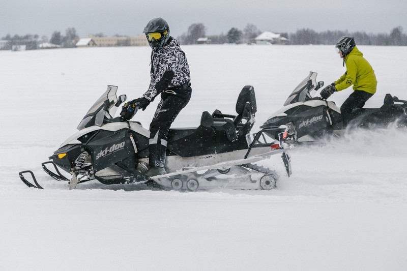 Катание на снегоходе в Ленинградской области – индивидуальная экскурсия