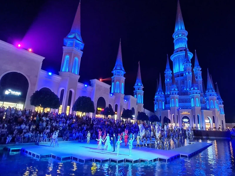 Трансфер на ночное шоу в парке the Land of Legends (из Кемера) – групповая экскурсия