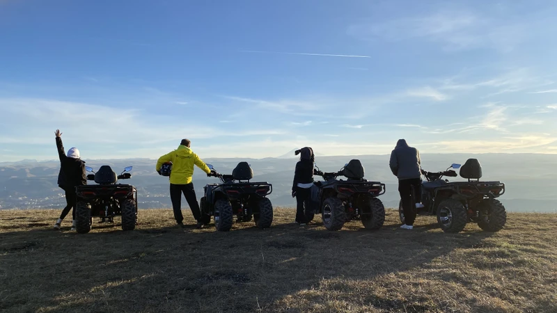 Покорить Боргустанский хребет на квадроцикле – индивидуальная экскурсия