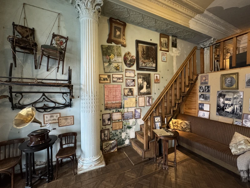 Через зимние дворы и парадные в доходный дом Бака – групповая экскурсия