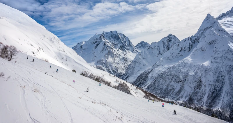 На праздники в Архыз и Домбай с комфортом: лыжи, квадроциклы, снегоходы и релакс в бане – авторский тур